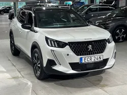 Vit Begagnad 2023 Peugeot 2008 GTi SUV | 244 900 kr (Marknadspris)