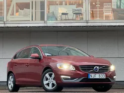 Röd Begagnad 2014 Volvo V60 Momentum Kombi | 124 900 kr (Marknadspris)