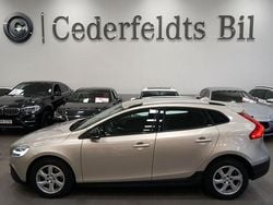 Ljusbrun Begagnad 2018 Volvo V40 CC Momentum Kombi | 179 900 kr (Marknadspris)