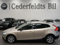 Ljusbrun Begagnad 2018 Volvo V40 CC Momentum Kombi | 189 900 kr (Marknadspris)