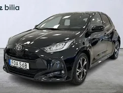 Svart Begagnad 2024 Toyota Yaris Hybrid Active Halvkombi | 269 900 kr (Dyr)