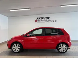 Röd Begagnad 2008 Ford Fiesta Halvkombi | 29 500 kr (Marknadspris)