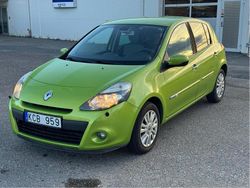 Grön Begagnad 2010 Renault Clio II Halvkombi | 27 000 kr (Bra pris)