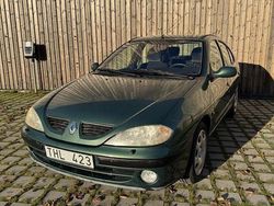Grön Begagnad 2002 Renault Mégane II Halvkombi | 28 900 kr (Marknadspris)