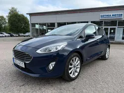 Blå Begagnad 2018 Ford Fiesta Titanium Halvkombi | 104 900 kr (Marknadspris)