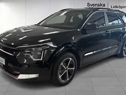 Svart Begagnad 2023 Kia Niro Advance SUV | 359 200 kr (Marknadspris)