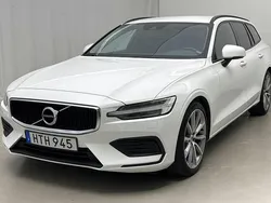 Vit Begagnad 2019 Volvo V60 Momentum Kombi | 229 800 kr