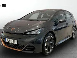 Mörkgrå (quasar grey metallic) Begagnad 2023 Cupra Born e-Boost Halvkombi | 284 900 kr (Bra pris)