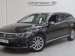 Mörkgrå Begagnad 2020 VW Passat Executive Kombi | 199 900 kr (Marknadspris)