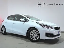Vit Begagnad 2016 Kia Ceed Halvkombi | 119 900 kr (Marknadspris)