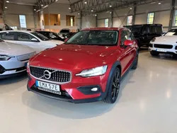 Röd Begagnad 2020 Volvo V60 CC Kombi | 279 500 kr (Marknadspris)