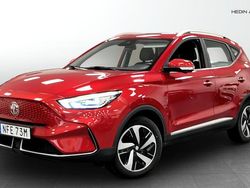 Röd (red) Begagnad 2022 MG ZS SUV | 249 900 kr (Marknadspris)