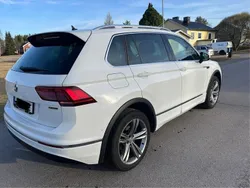 Vit Begagnad 2019 VW Tiguan R-line SUV | 270 000 kr (Marknadspris)