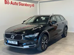 Svart Begagnad 2020 Volvo V90 CC Momentum Kombi | 309 500 kr (Marknadspris)