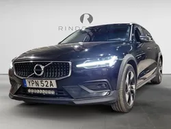 Svart Begagnad 2021 Volvo V60 CC Momentum Kombi | 259 900 kr (Bra pris)