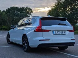 Vit Begagnad 2020 Volvo V60 Momentum Kombi | 209 000 kr (Marknadspris)