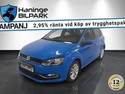 Blå Begagnad 2016 VW Polo Halvkombi | 99 900 kr (Marknadspris)