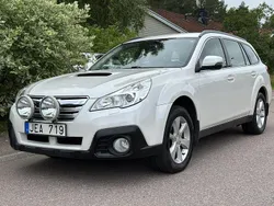 Vit Begagnad 2013 Subaru Outback SUV | 83 000 kr (Marknadspris)