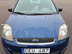 Blå Begagnad 2009 Ford Fiesta Halvkombi | 35 000 kr