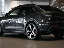 Grå Ny 2025 Porsche Macan SUV | 1 187 200 kr (Superpris)