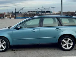 Blå Begagnad 2007 Volvo V50 Momentum Kombi | 32 000 kr (Marknadspris)