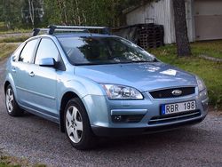 Blå Begagnad 2007 Ford Focus Halvkombi | 34 000 kr (Dyr)