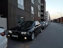 Safir svart Begagnad 2003 BMW 525 Sedan | 65 000 kr (Dyr)