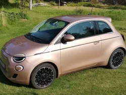 Röd Begagnad 2021 Fiat 500e Halvkombi | 215 000 kr (Dyr)