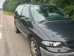 Grå Begagnad 2000 Chrysler Voyager Minibuss | 22 500 kr