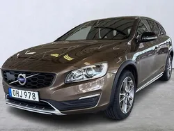 Brun Begagnad 2017 Volvo V60 CC Summum Kombi | 235 000 kr (Superpris)
