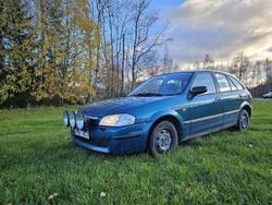 Grön Begagnad 2000 Mazda 323F Halvkombi | 9 900 kr