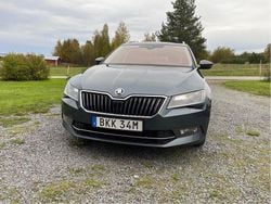 Grå Begagnad 2019 Skoda Superb Business Line Kombi | 235 000 kr (Marknadspris)