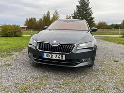 Grå Begagnad 2019 Skoda Superb Business Line Kombi | 235 000 kr (Marknadspris)