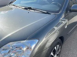 Grå Begagnad 2005 Toyota Corolla Halvkombi | 39 000 kr