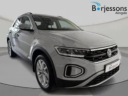 Ljusgrå (grå) Ny 2025 VW T-Roc SUV | 359 900 kr (Marknadspris)