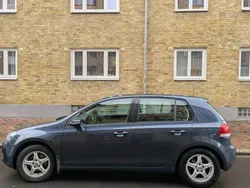 Grå Begagnad 2010 VW Golf VI Halvkombi | 31 000 kr (Marknadspris)