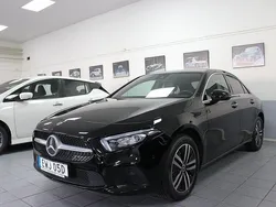Svart Begagnad 2022 Mercedes A250 Premium Sedan | 299 900 kr (Superpris)