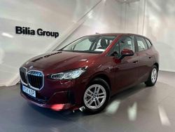 Röd Begagnad 2023 BMW 225 Active Tourer Minibuss | 319 000 kr (Marknadspris)