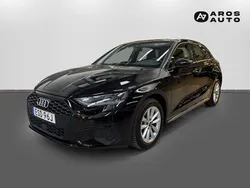 Svart (briljant svart) Begagnad 2022 Audi A3 Sportback Comfort Halvkombi | 264 900 kr (Marknadspris)