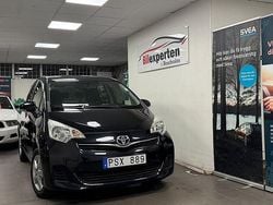 Svart Begagnad 2013 Toyota Verso-S Multidrive S Minibuss | 74 900 kr (Marknadspris)