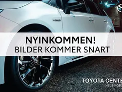 Mörkblå Begagnad 2022 Toyota Yaris Hybrid Style Halvkombi | 239 900 kr (Lite dyr)