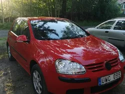 Röd Begagnad 2004 VW Golf IV Trendline Halvkombi | 25 000 kr (Marknadspris)