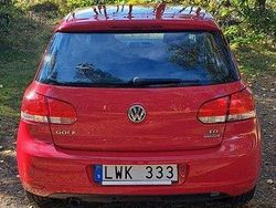 Röd Begagnad 2011 VW Golf VI Halvkombi | 72 000 kr (Marknadspris)