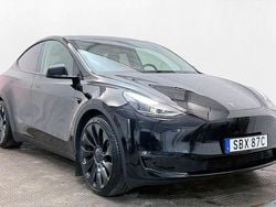 Svart Begagnad 2024 Tesla Model Y Performance SUV | 529 900 kr (Lite dyr)