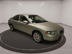 Ljusgrå Begagnad 2006 Volvo S60 Kinetic Sedan | 44 900 kr (Marknadspris)