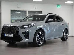 Grå/silver Begagnad 2023 BMW iX2 M Sport SUV | 579 900 kr (Marknadspris)