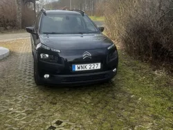 Svart Begagnad 2015 Citroën C4 Cactus PureTech Halvkombi | 99 999 kr (Marknadspris)