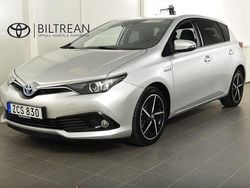 Silver metallic Begagnad 2017 Toyota Auris Hybrid Edition Halvkombi | 169 900 kr (Marknadspris)