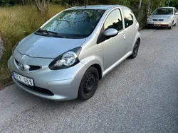Silver Begagnad 2006 Toyota Aygo Halvkombi | 33 000 kr (Marknadspris)