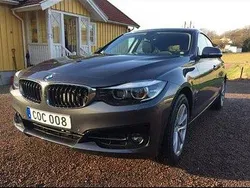 Grå Begagnad 2017 BMW 320 Gran Turismo Sport Line Halvkombi | 225 000 kr (Marknadspris)